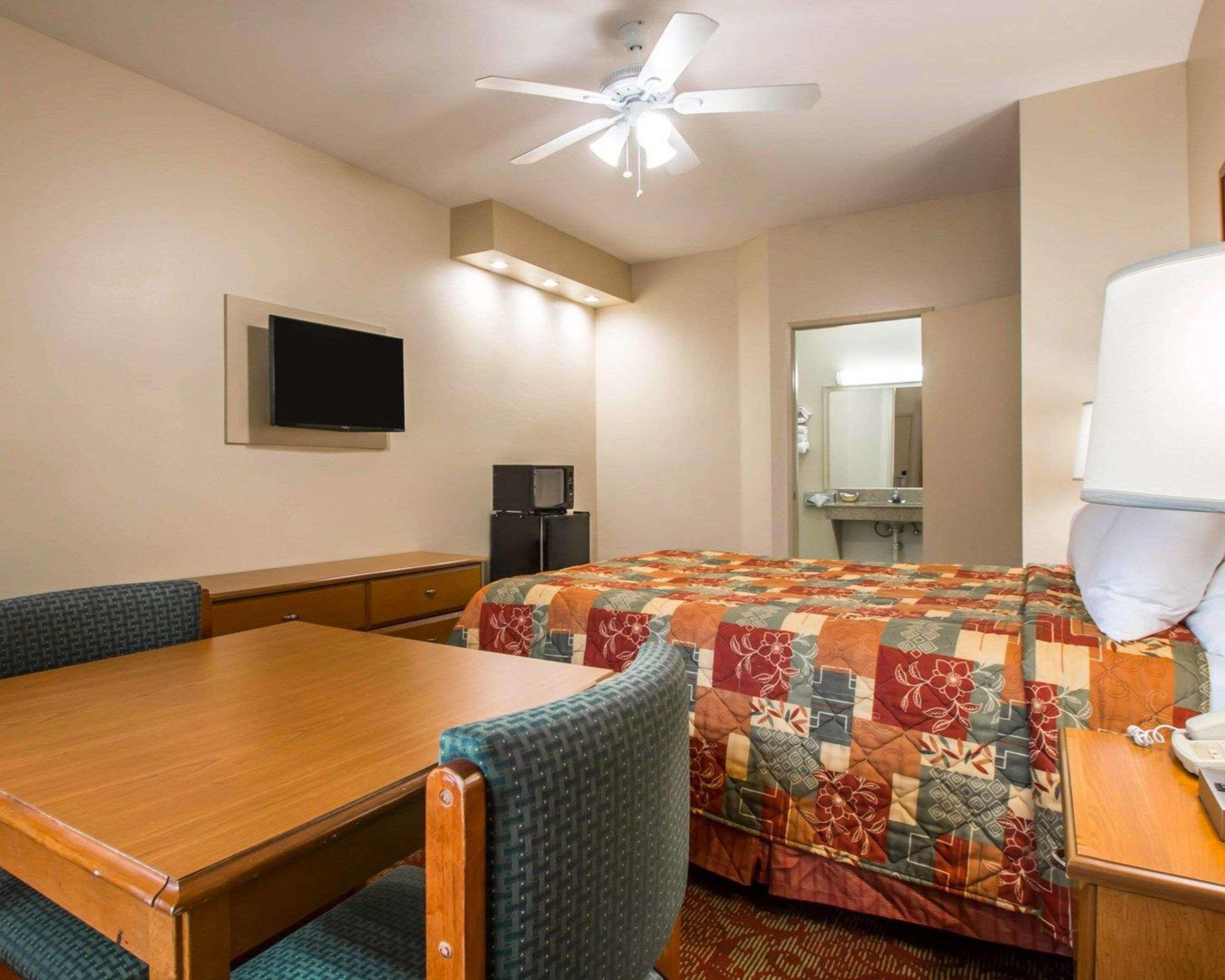 Inn Rodeway North 2*