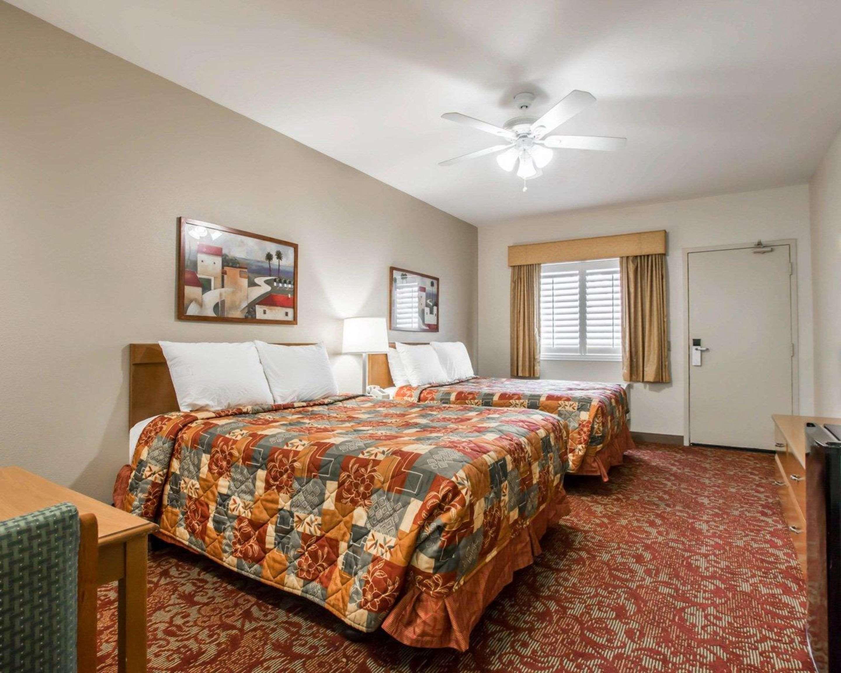 Rodeway North Inn 2*